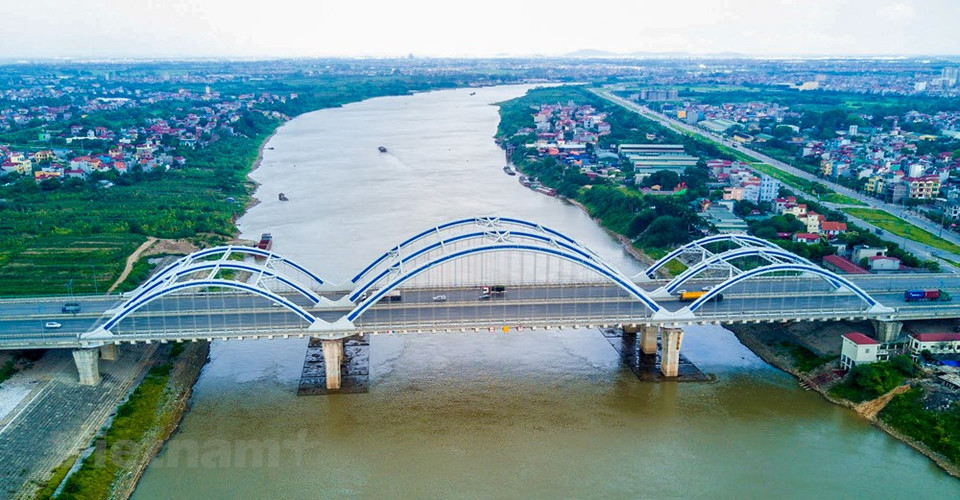 Dong Tru Bridge helps connect transport infrastructure north of Hanoi (Photo: Vietnam+)
