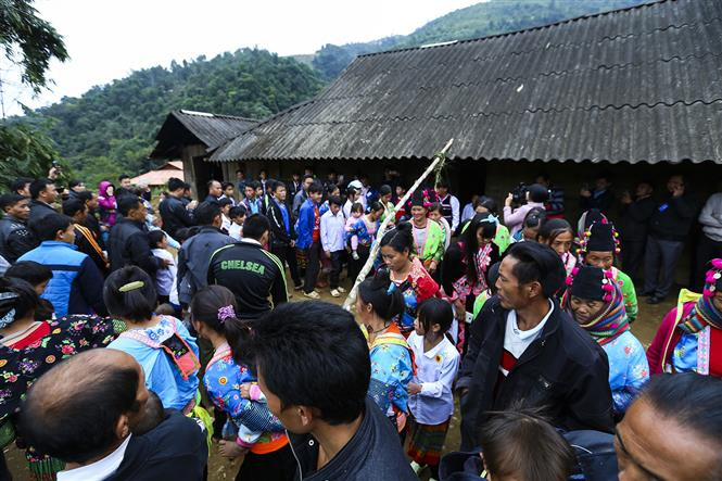 A worshipping ritual of Mong ethnic people during the Tet festival (Photo: VNA)