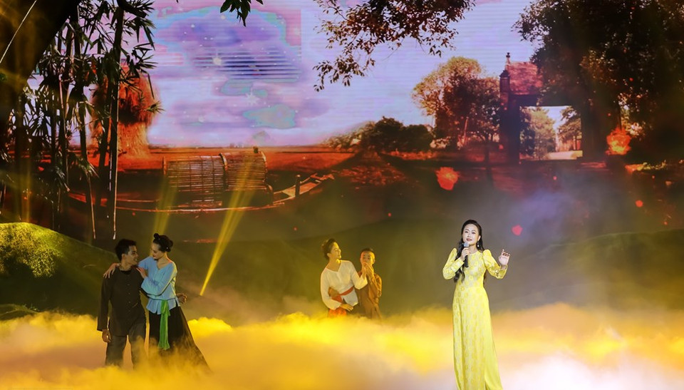 The performances take audiences to a sweet adventure with deep lyrics, unique lights (Photo: Vietnam+)