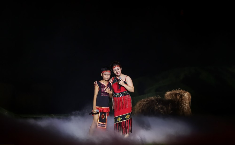 Traditional costumes help artists shine (Photo: Vietnam+)