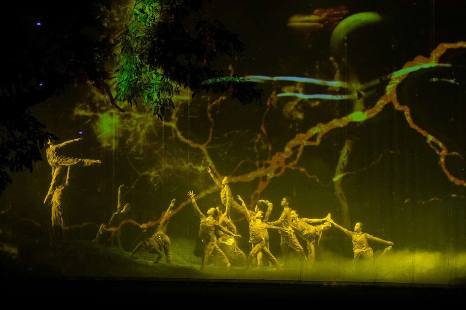 Impressive dancing contributes to forming a connection between three parts of the programme (Photo: Vietnam+)