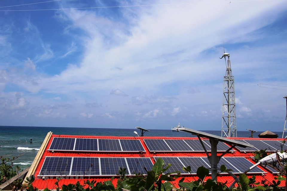 With support from mainland, Truong Sa has given a new facelift, an archipelago of light, created by clean energy from wind turbines and solar batteries (Photo: Vietnam+)