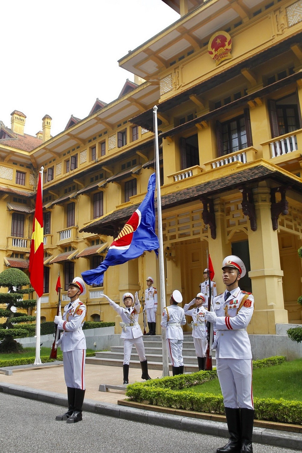 The flag-raising ceremony was held at the headquarters of the Ministry of Foreign Affairs in Hanoi (Photo: VNA)
