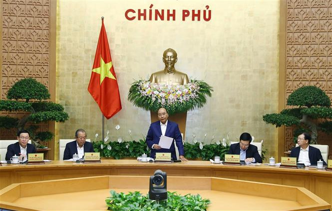 Prime Minister Nguyen Xuan Phuc makes remarks at the cabinet meeting (Photo: VNA)