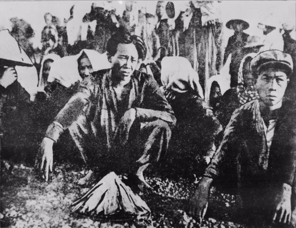 Workers at Phu Rieng Rubber Plantation go on a strike aiming at working hour reduction, salary increase and working condition improvement, January 1930 (Photo: VNA)