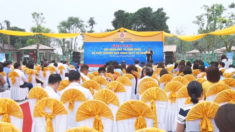 On this occasion, a mobile phone application on Hung Kings Temple makes debut (Photo: VNA)
