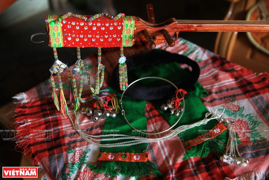 Performance instruments, costumes and accessories of Then singing (Photo: VNA)