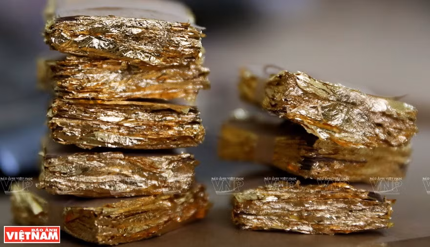Finished ultra-thin golden leaves (Photo: VNA) 