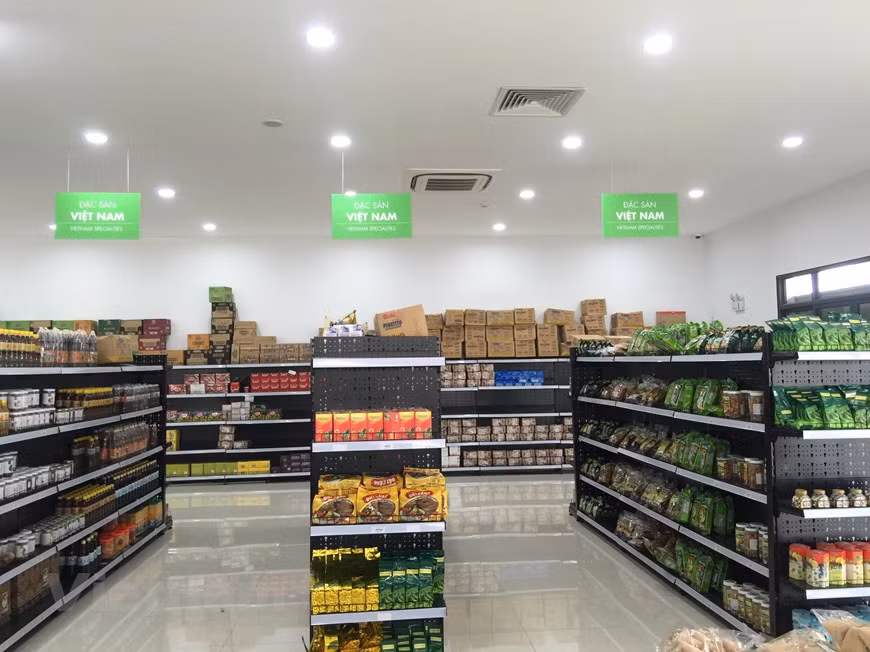 Various necessities and Vietnamese specialties are sold at V52 minimart (Photo: VNA)