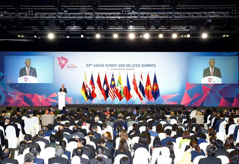 Singaporean Prime Minister Lee Hsien Loong delivers the opening speech (Photo: VNA)