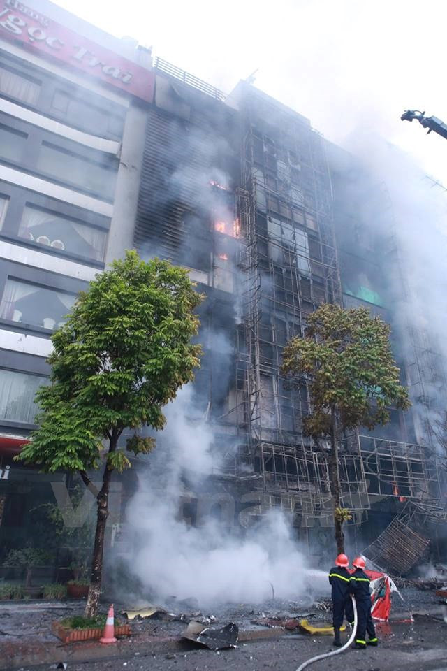 The fire completely destroyed the front of the building (Photo: VNA)