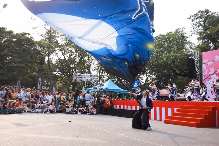 Held for the fourth consecutive year, Japanese cherry blossom festival in Hanoi is expected to help increase mutual understanding between people of Vietnam and Japan (Photo: VNA)
