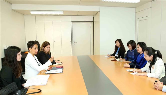 A view of the meeting between Vice President Dang Thi Ngoc Thinh and Quebec's Minister of International Relations and La Francophonie Nadine Girault (Photo: VNA)