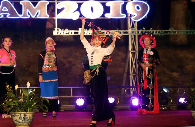 Second Miss Ban Flower Beauty competition is held as part of the festival (Photo: VNA)