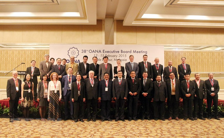 VNA General Director Nguyen Duc Loi (first line, sixth from left) and delegates attending the 38th OANA Executive Board Meeting in Kuala Lumpur (from February 13-15, 2015) pose for a group photo (Photo: VNA)