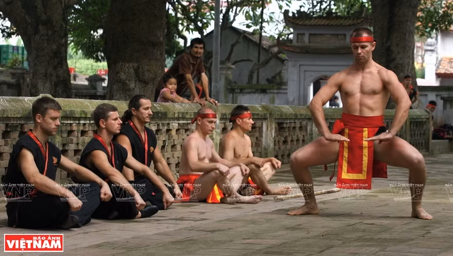 Russian learners practice Nhat Nam, a school of traditional Vietnamese martial arts (Photo: VNA)