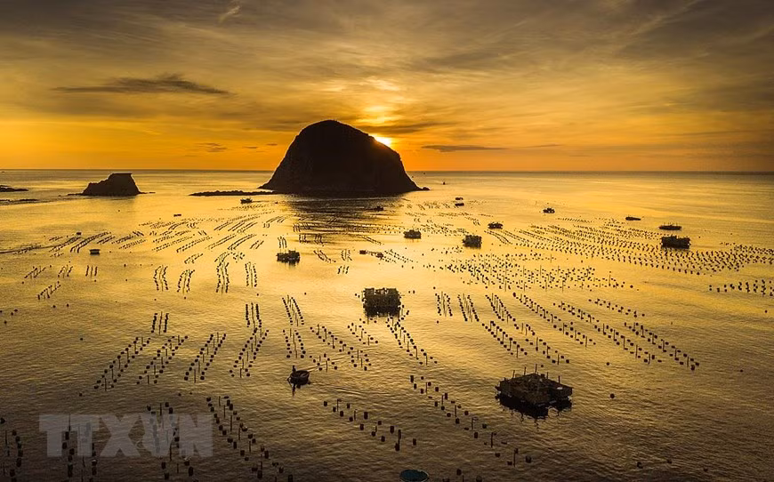 Aerial shot of the lobster farming area in Hon Yen, Tuy An district (Photo: VNA)