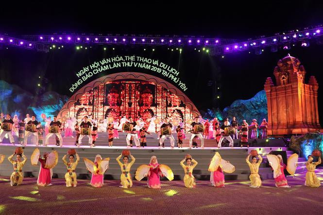 The festival drew the participation of Cham ethnic people from 11 provinces and cities (Photo: VNA)