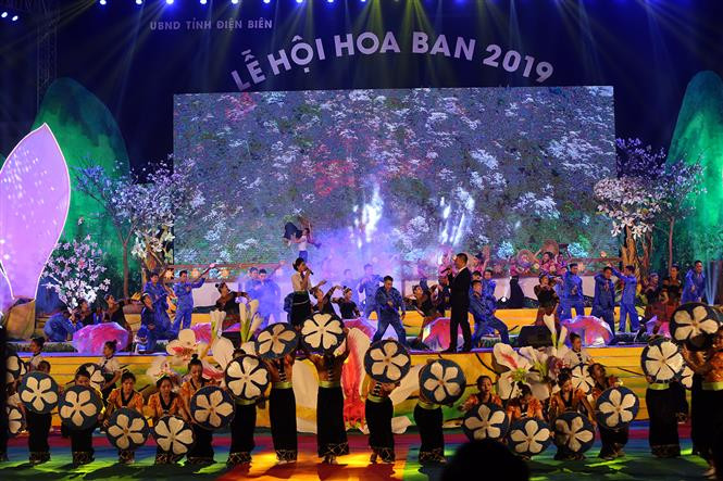 The annual festival aims to honor and protect cultural heritages and introduce Dien Bien Phu land and people to domestic and foreign friends so as to promote local tourism (Photo: VNA)