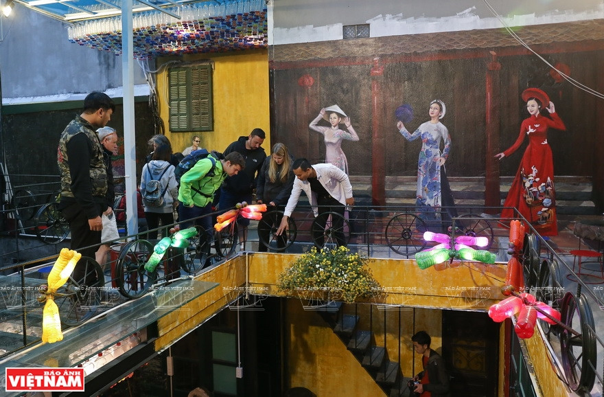 Ninety percent of the objects in here are made of recycled stuff. This has caused great excitement amongst visitors (Photo: VNA)