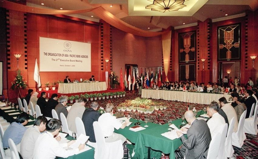 The 27th OANA Executive Board Meeting takes place in Hanoi on October 3, 2005 under the host of VNA (Photo: VNA)