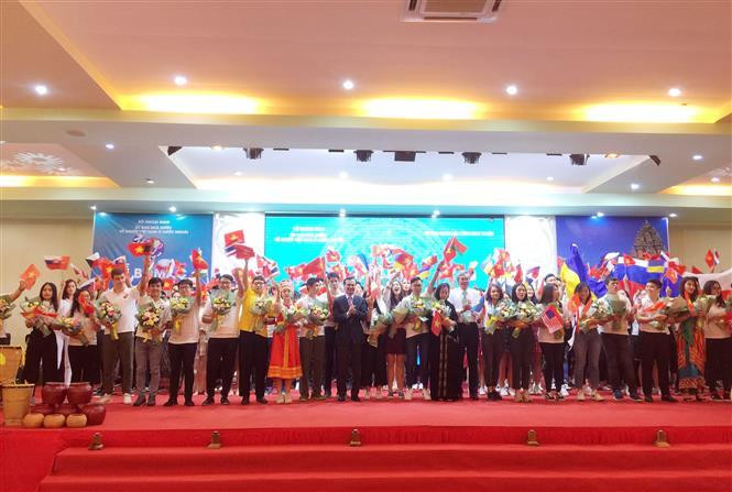 Held annually by the State Committee for Overseas Vietnamese Affairs since 2004, the Vietnam Summer Camp has attracted the participation of close to 2,000 Vietnamese youth and students living in some 30 countries and territories (Photo: VNA)