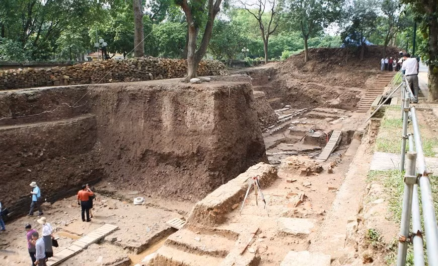 They include vestiges of roads, parterres, ponds, stone foundations, and drainage passages (Photo: VNA)