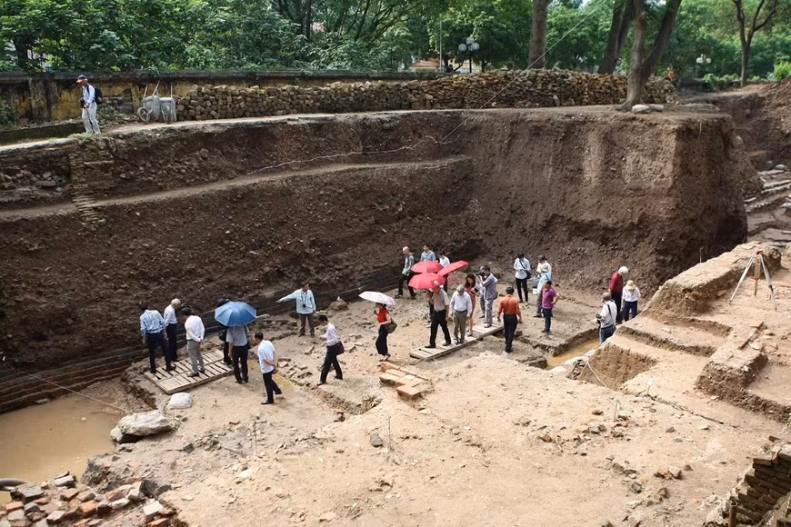 Conducted within a total area of nearly 1,000 sq.m near Kinh Thien Palace, the excavation found a wide range of artifacts of the Dai La, Ly, Tran, Le, and Nguyen dynasties (Photo: VNA)