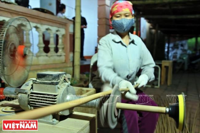 Hon Mu now supplies over 500,000 bamboo straws to meet the demand (Photo: VNA)