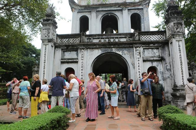 In March, Vietnam welcomed some 1.4 million foreign tourists, up five percent compared with same month last year (Photo: VNA)