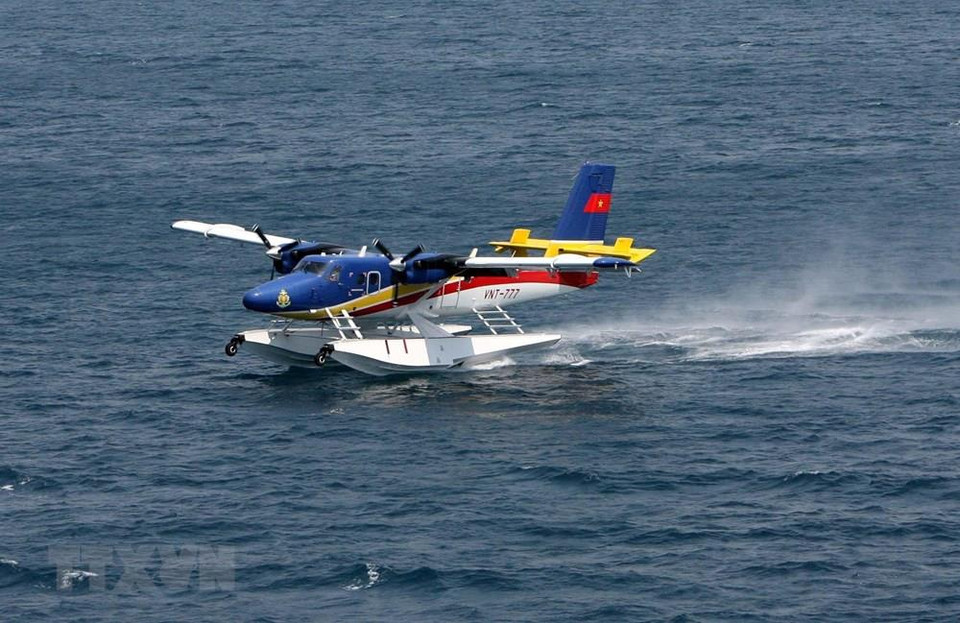 DHC-6 seaplane of Naval Aviation Brigade 954 in a drill (Photo: VNA)