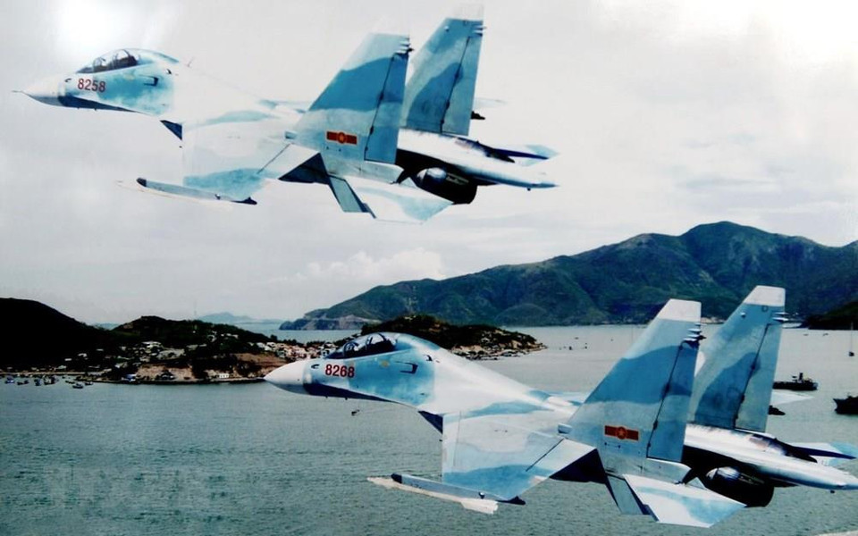 SU-30 MK fleet conduct surveillance at sea (Photo: VNA)