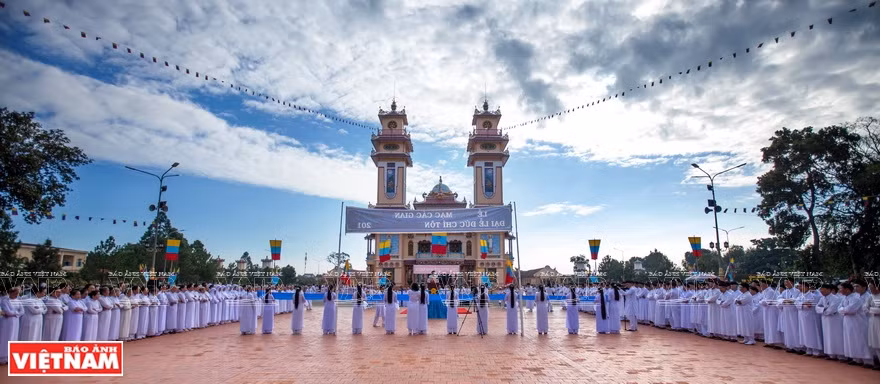 Caodaism followers in Tay Ninh hold the grand ritual dedicated to Duc Chi Ton (Supreme Being) (Photo: VNA)