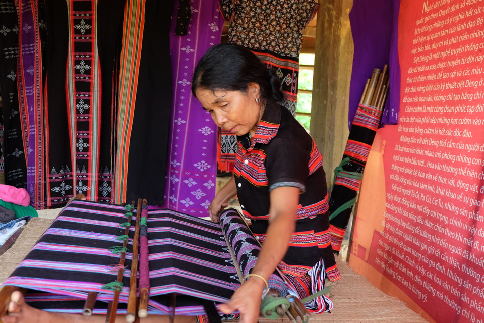 A traditional musical instrument of Ta Oi people (Photo: VNA)