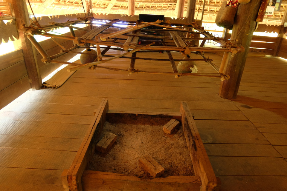 The kitchen is placed in the middle of the house (Photo: VNA)