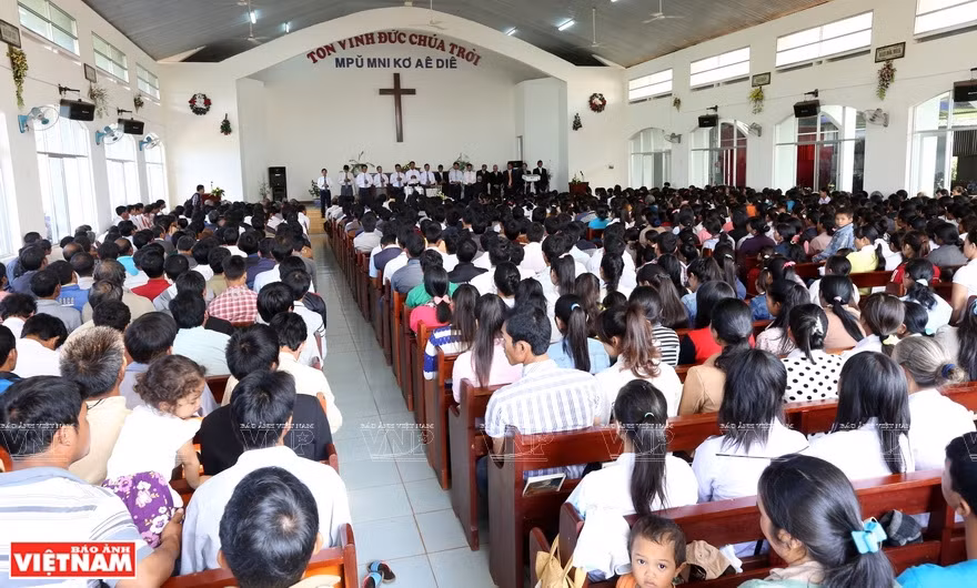 A Sunday Holy Communion service at Ea Tul church (Photo: VNA)