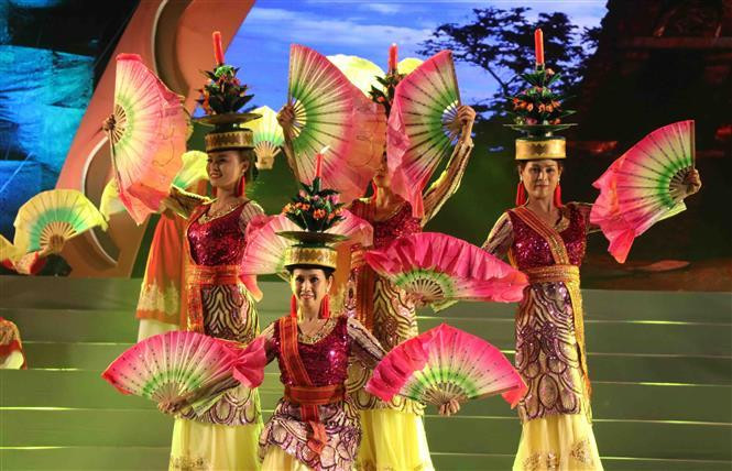 The festival not only honours, promotes and introduces the cultural heritage of the Cham but also features attractions of the southern and central south regions (Photo: VNA)