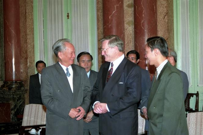 President Le Duc Anh hosts Prime Minister of New Zealand Jim Bolger, Hanoi, November 21, 1995 (Photo: VNA)