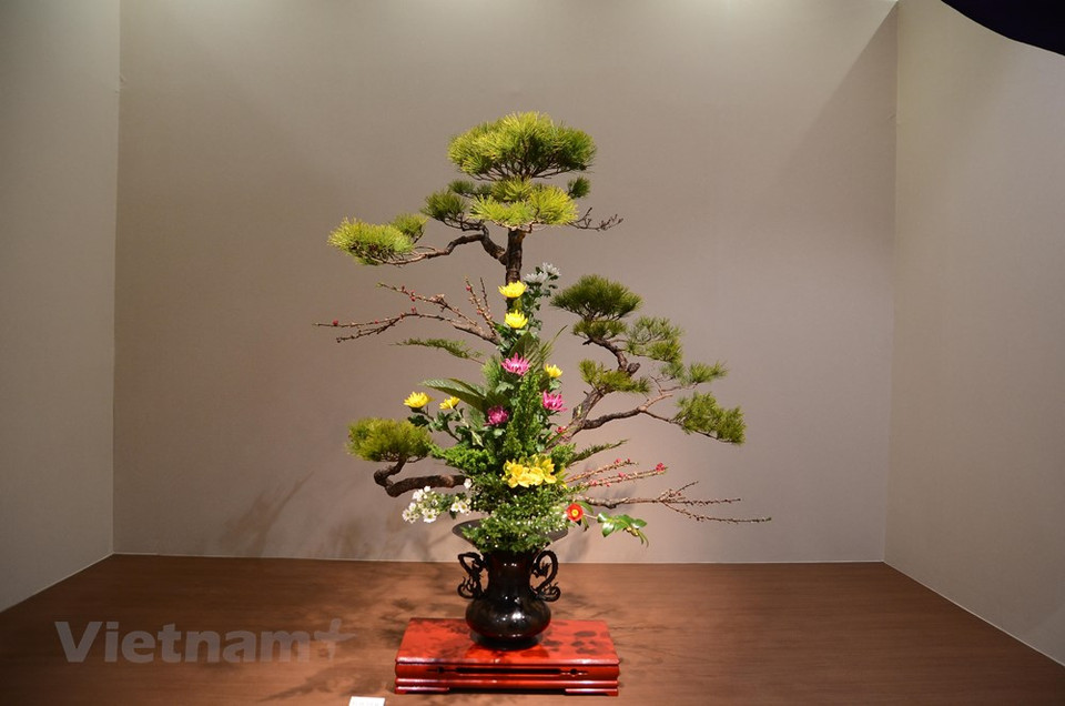 Ikebana is the Japanese art of flower arrangement, with a history of more than 600 years. Ikenobo is the oldest and largest school of Ikebana (Photo: VNA)