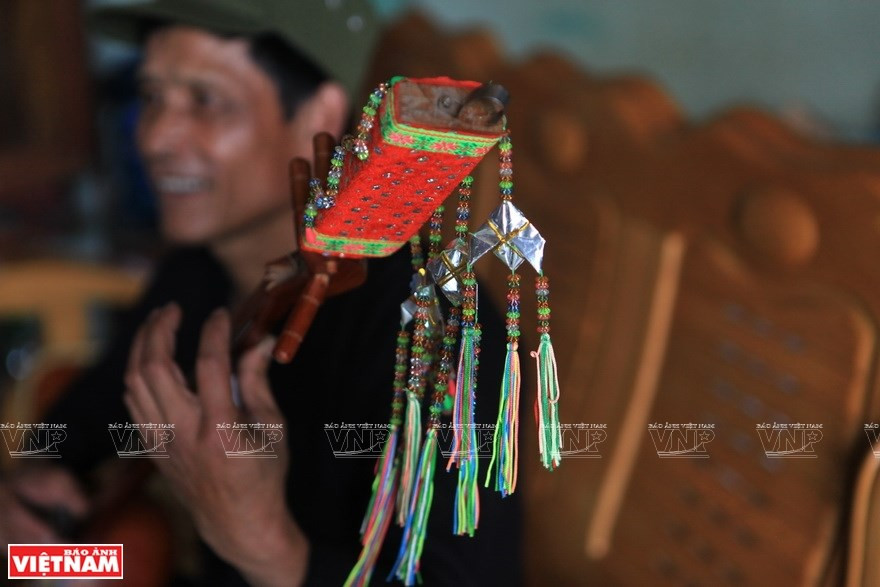 Artisan Nong Van Sin is among very few Tay ethnic people in Lao Cai province who understands well about ancient songs of Then singing (Photo: VNA)