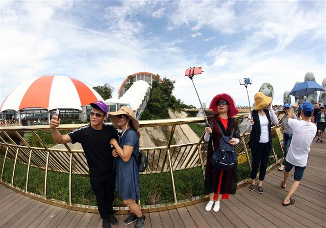 Da Nang welcomed 1.8 million int'l tourists, up 26.1 percent and 2.5 million domestic ones, up 8.3 percent in the period (Photo: VNA)