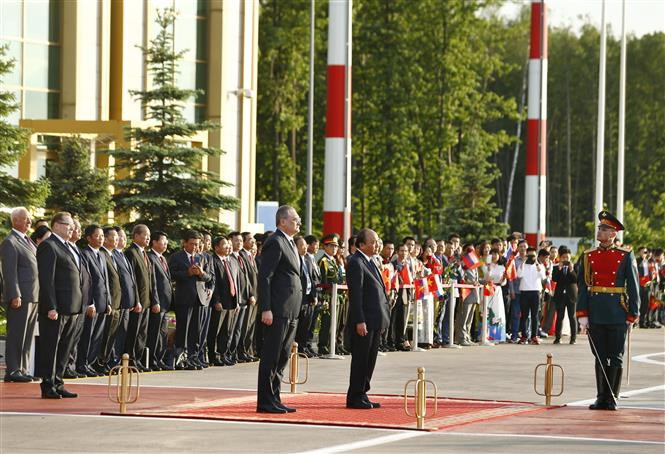 A view of the ceremony to see off PM Nguyen Xuan Phuc and his entourage held at Vnukovo 2 Airport (Photo: VNA)