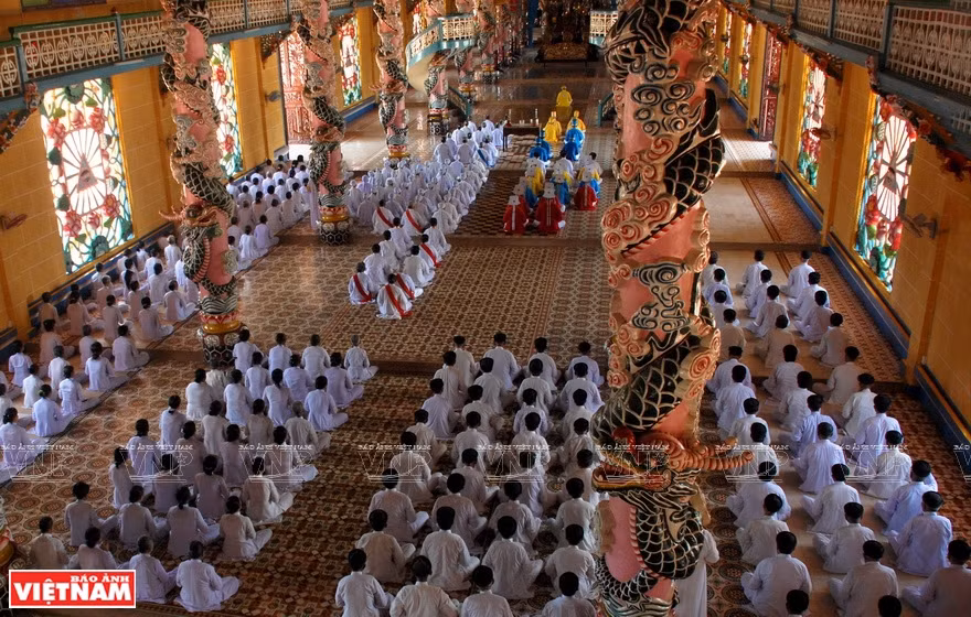 Caodaism is a mixed religion of Buddhism, Taoism, Confucianism and Christianity (Photo: VNA)