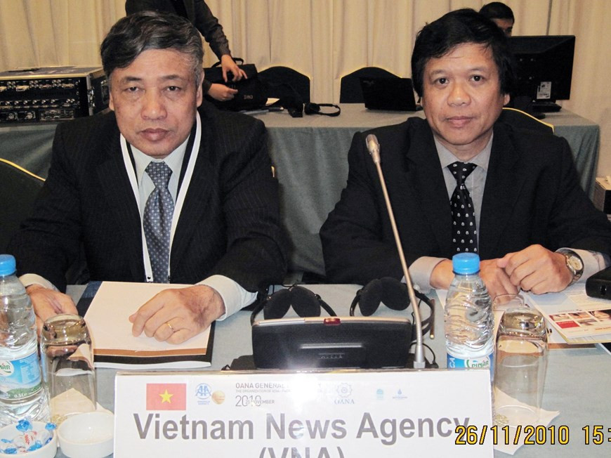VNA General Director Tran Mai Huong (L) attends the 14th OANA Assembly, the 32nd OANA Executive Board Meeting and the OANA meeting of editors and technicians held in Istanbul, Turkey from November 24-27, 2010 (Photo: VNA)