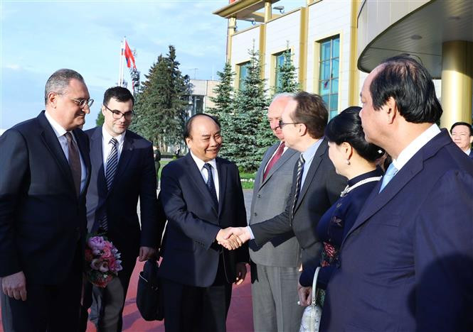 Russia's officials see off PM Nguyen Xuan Phuc and his entourage at Vnukovo 2 Airport, May 23 (Photo: VNA)