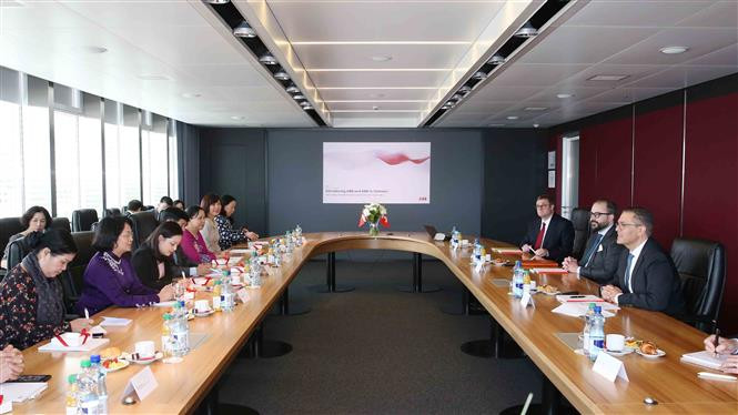 Vice President Dang Thi Ngoc Thinh holds a working session with ABB Group, Zurich, July 4 (Photo: VNA)