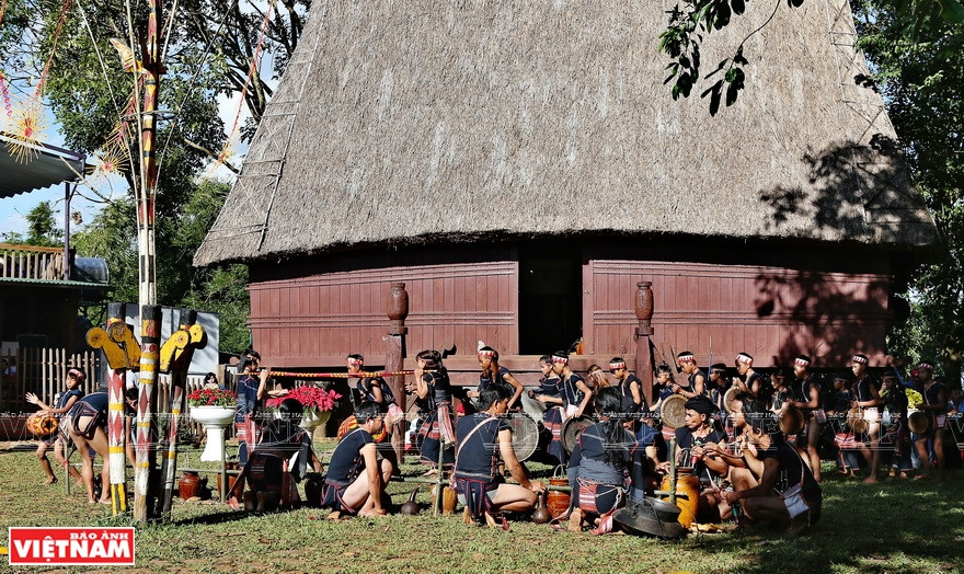 The Communal House, often called Rong House, is a special architecture of local people (Photo: VNA)