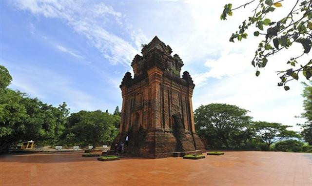 It is the only Cham tower still intact in the province. An altar inside the tower is a unique architectural Cham feature and one of the few remaining Cham altars (Photo: VNA)