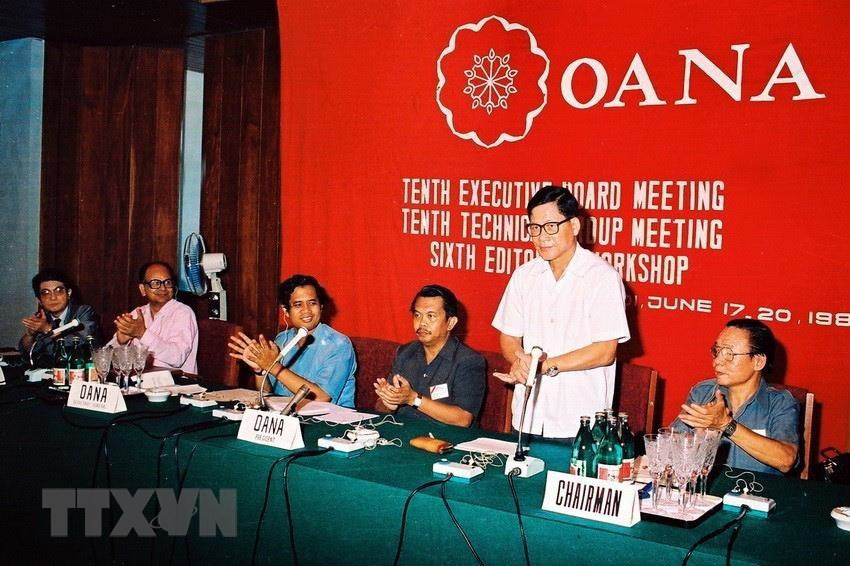 Vice Chairman of the Council of Ministers Nguyen Khanh speaks at the opening ceremony of the 10th OANA Executive Board Meeting (Photo: VNA)