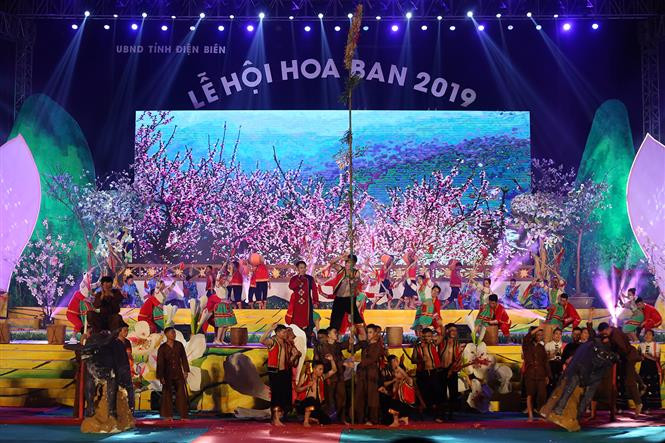 The festival affords Dien Bien a chance to popularise the images of Ban flower (scientifically known as Bauhinia Variegata) (Photo: VNA)